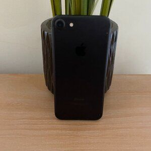 Old Fashioned iPhone 7 (Excellent Condition)